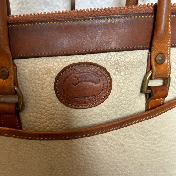 Vintage Dooney and Bourke Shoulder Satchel - Picture 9 of 12